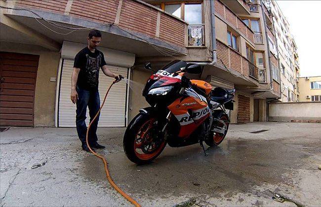 Top ten tips to keep your motorcycle running smoothly | Bikedekho