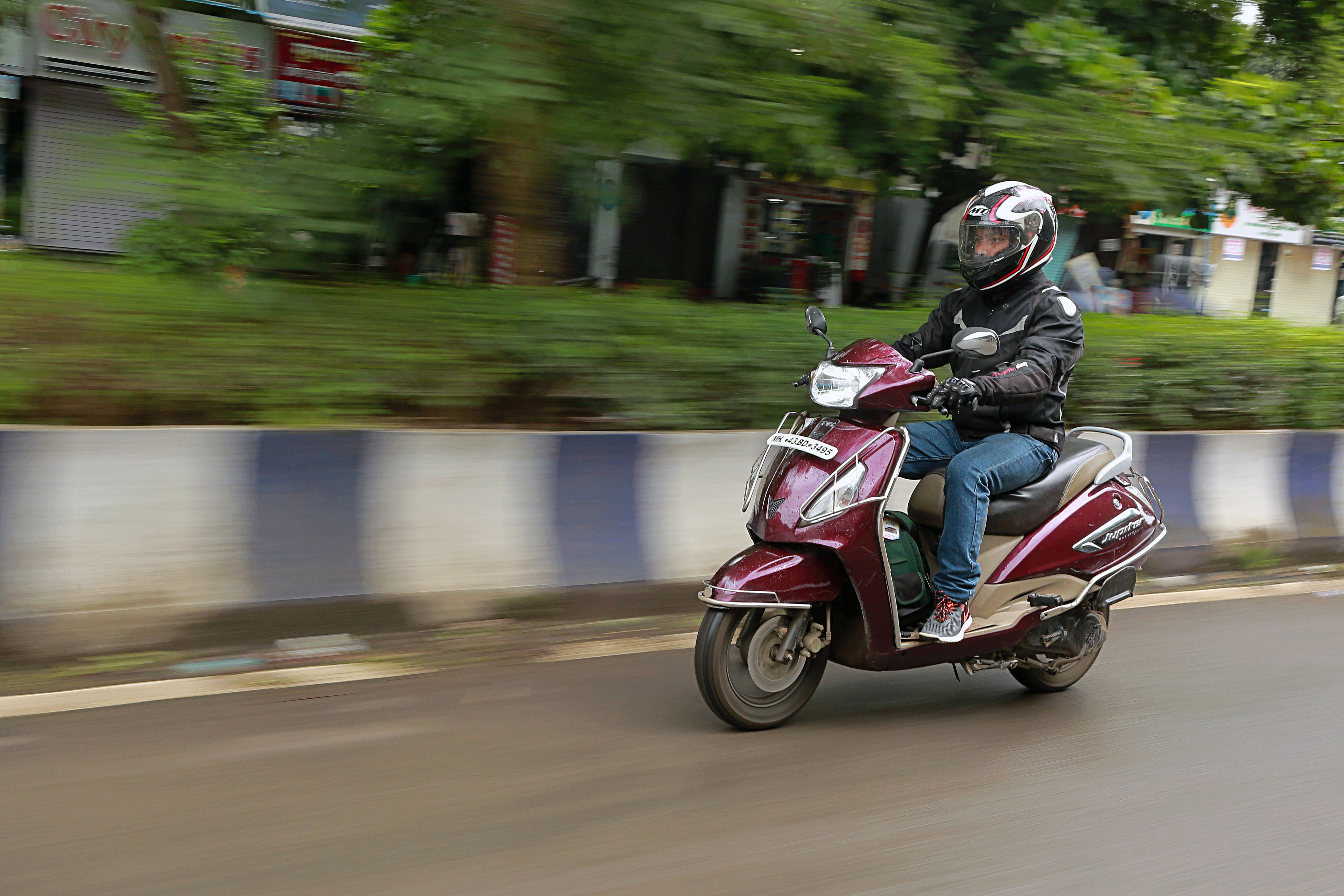 Honda Activa 5G vs TVS Jupiter ZX Disc: Spec Comparo