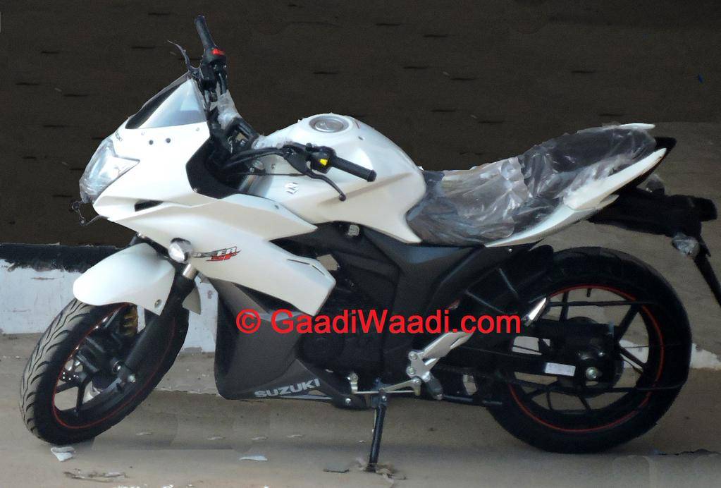 Gixxer store white colour