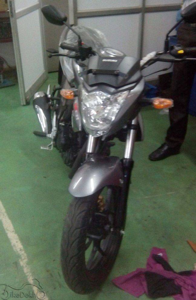 suzuki gixxer main stand price