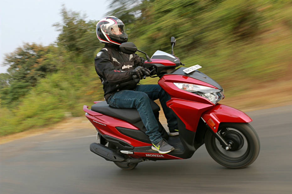 Suzuki Burgman Street vs Vespa SXL 125 vs Aprilia 125 vs Honda Grazia 125 vs TVS Ntorq 125 : Spec Comparo