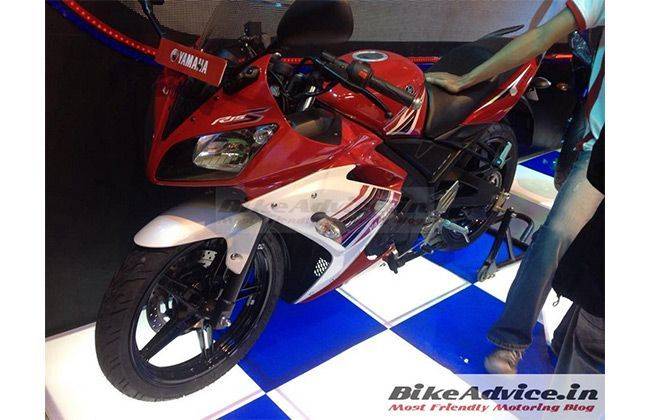 Yamaha r15 v2 red deals and white