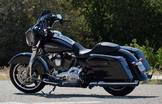 Top Cruisers for Women Riders who love long routes | Bikedekho